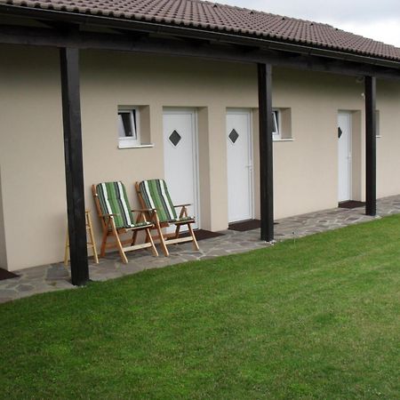 Penzion Kamenak Kamenný Újezd Exteriör bild