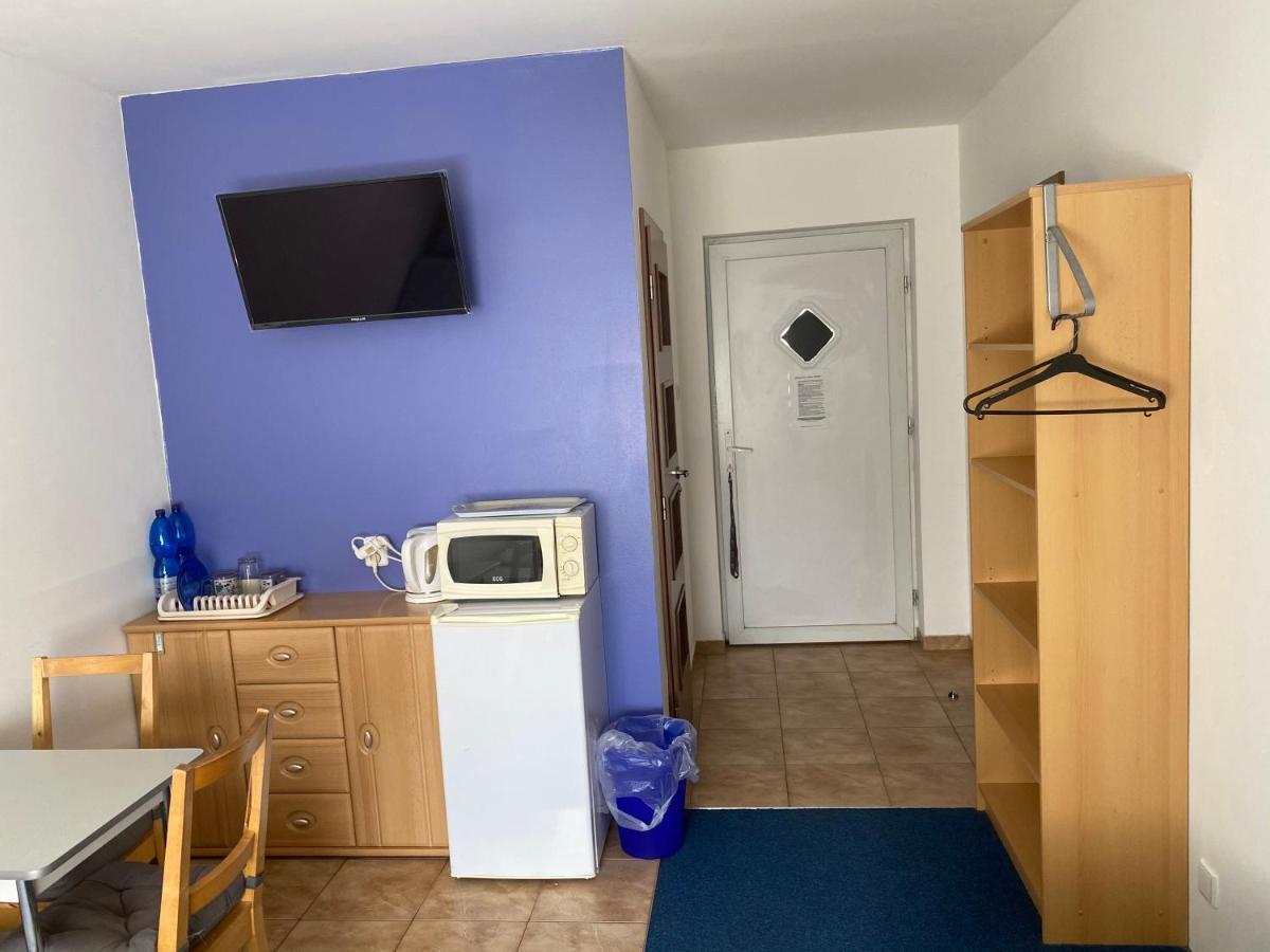 Penzion Kamenak Kamenný Újezd Exteriör bild