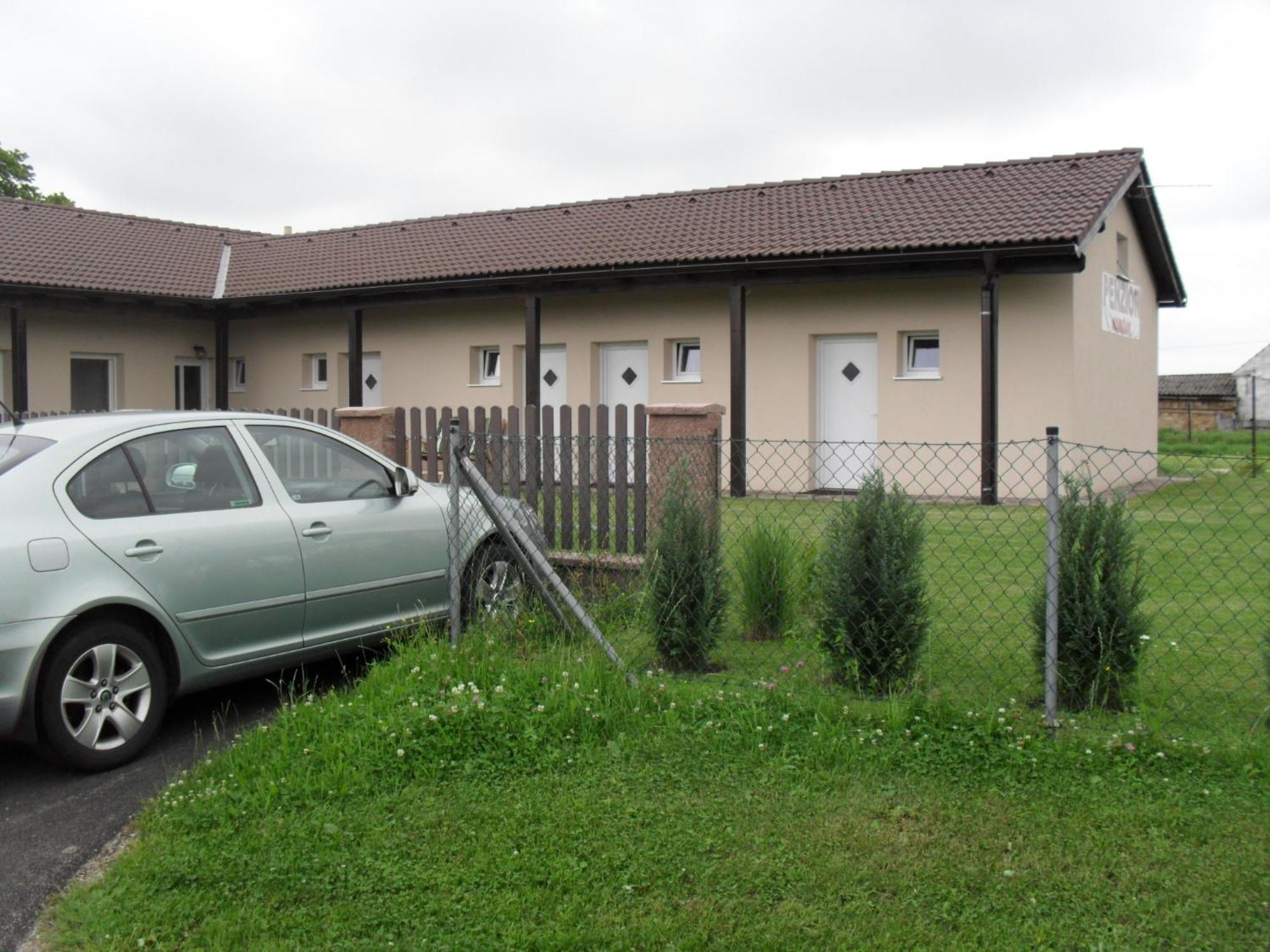 Penzion Kamenak Kamenný Újezd Exteriör bild